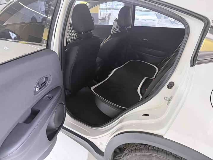 Фото 4 - Honda Vezel