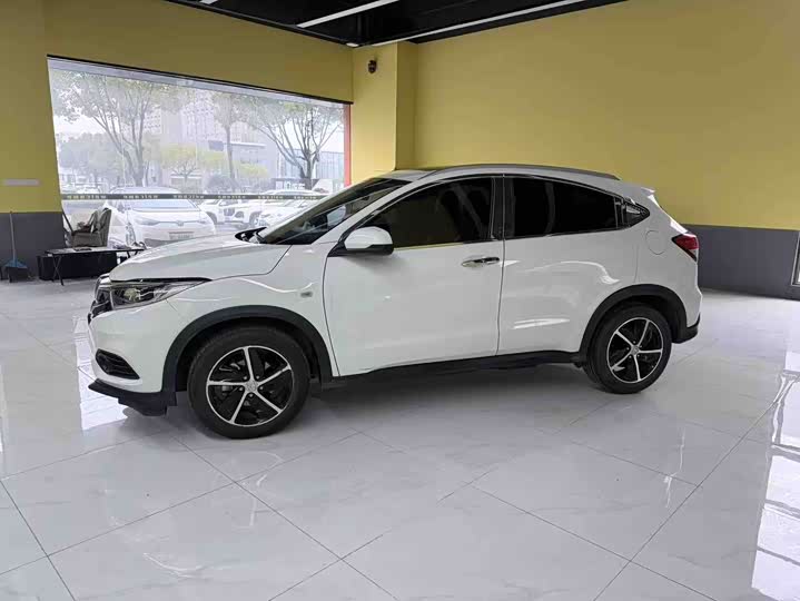 Фото 8 - Honda Vezel