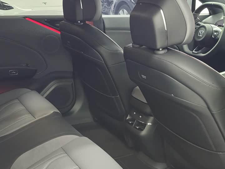 Фото 9 - Zeekr 007