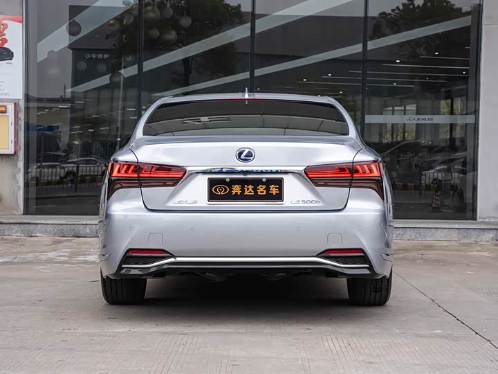 Фото 5 - Lexus LS