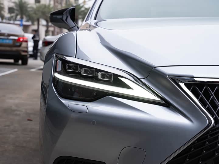Фото 6 - Lexus LS