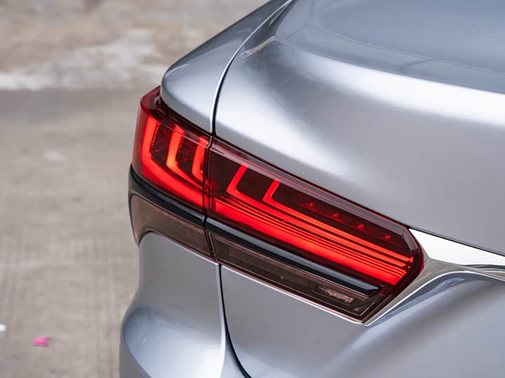 Фото 7 - Lexus LS