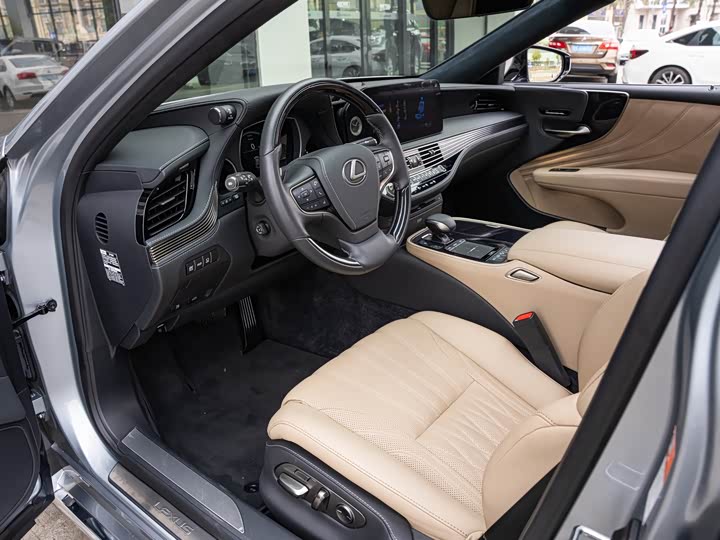 Фото 9 - Lexus LS