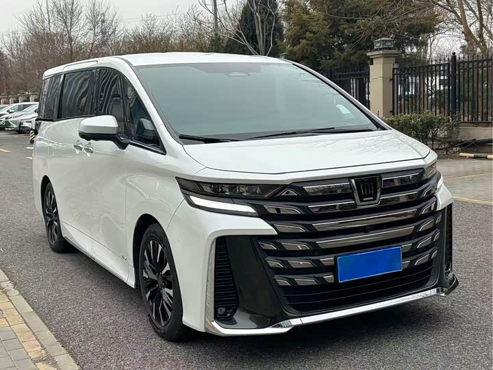 Фото 3 - Toyota Vellfire