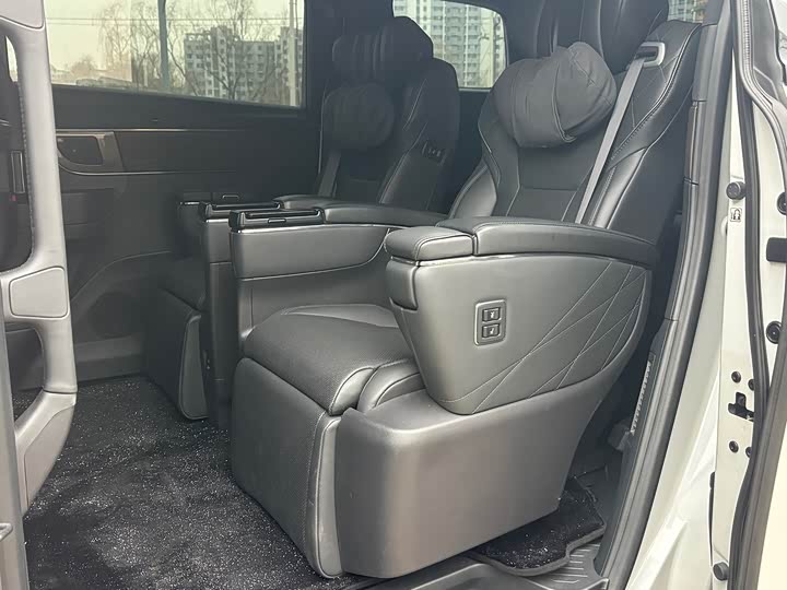 Фото 6 - Toyota Vellfire