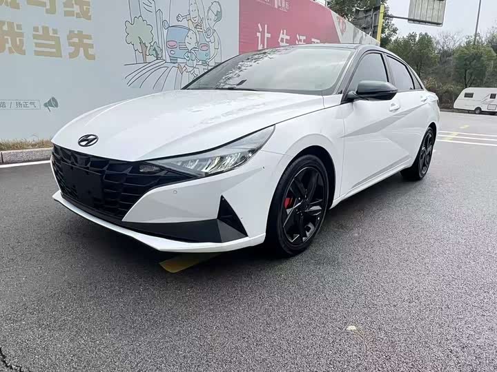 Photo 1 - Hyundai Elantra N line