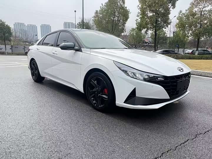 Photo 3 - Hyundai Elantra N line