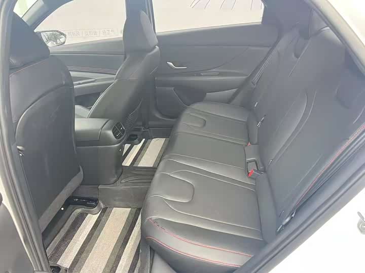 Photo 6 - Hyundai Elantra N line