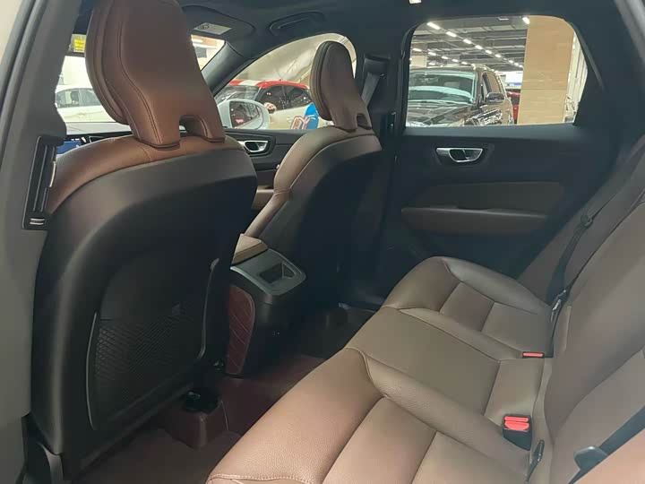 Фото 6 - Volvo XC60