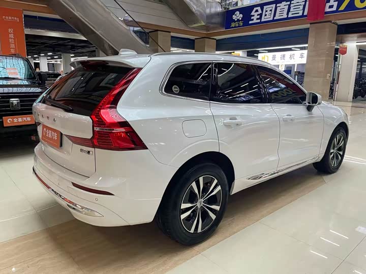 Фото 9 - Volvo XC60