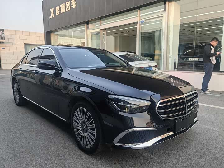 Photo 3 - Mercedes-Benz E-Class