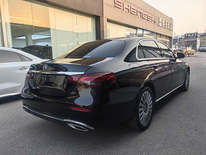 Photo 4 - Mercedes-Benz E-Class