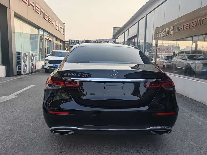 Photo 5 - Mercedes-Benz E-Class