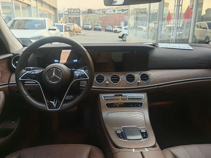 Photo 8 - Mercedes-Benz E-Class