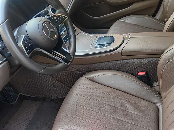 Photo 9 - Mercedes-Benz E-Class