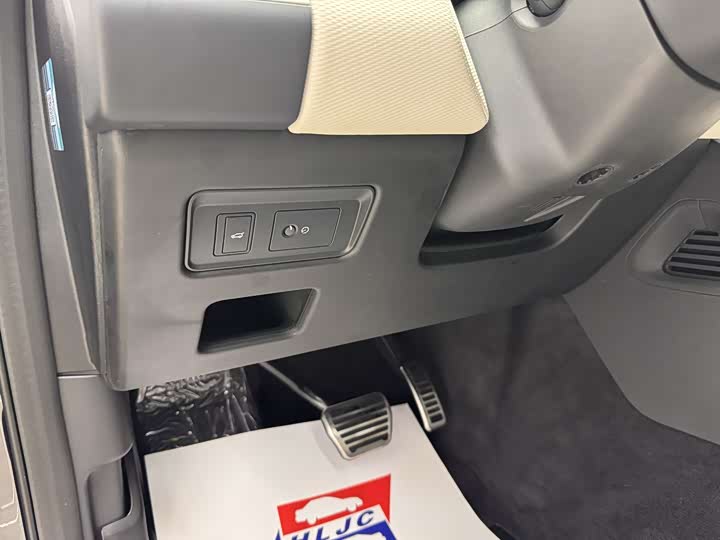 Фото 9 - Land Rover Discovery