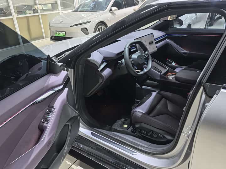 Фото 3 - XPeng P7