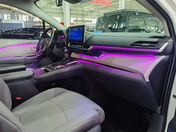 Photo 4 - Toyota Sienna