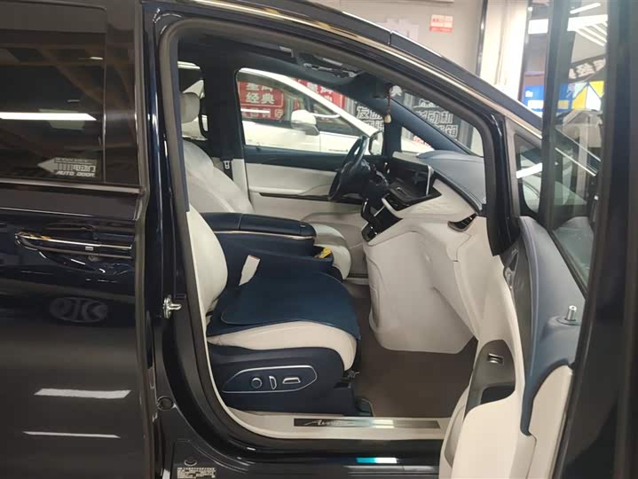 Фото 8 - Buick GL8 ES