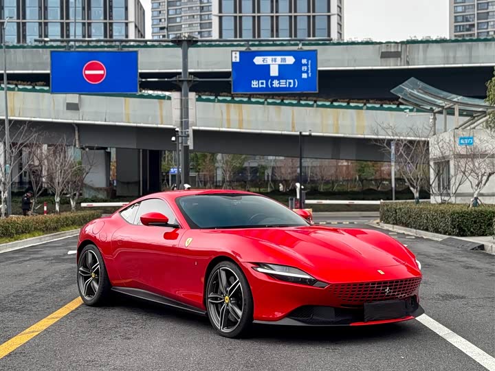 Фото 2 - Ferrari Roma