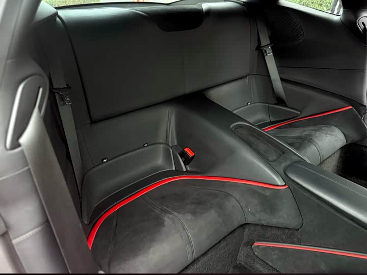 Фото 4 - Ferrari Roma