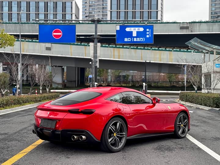 Фото 9 - Ferrari Roma