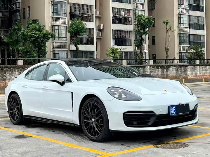 Фото 3 - Porsche Panamera