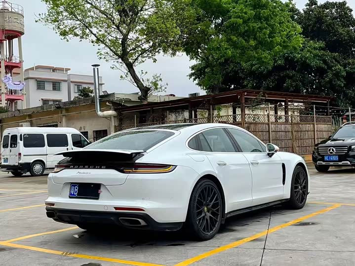 Фото 4 - Porsche Panamera