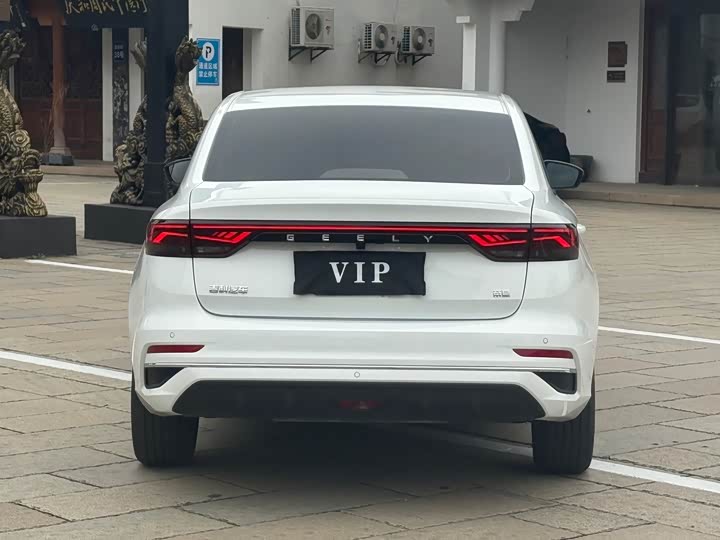 Фото 6 - Geely Emgrand