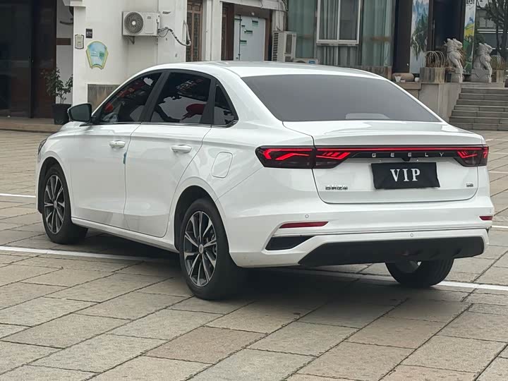 Фото 7 - Geely Emgrand