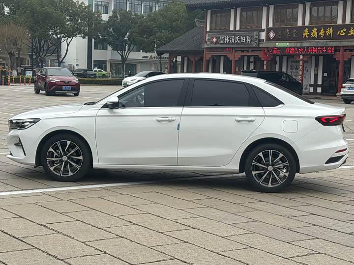 Фото 8 - Geely Emgrand