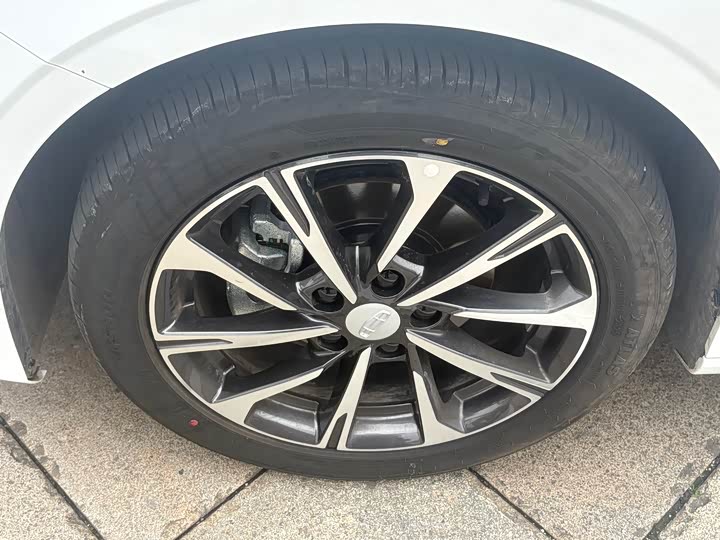 Фото 9 - Geely Emgrand