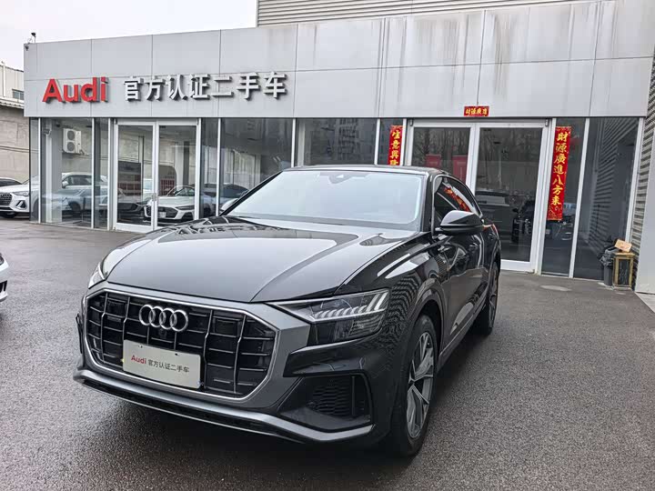 Фото 1 - Audi Q8