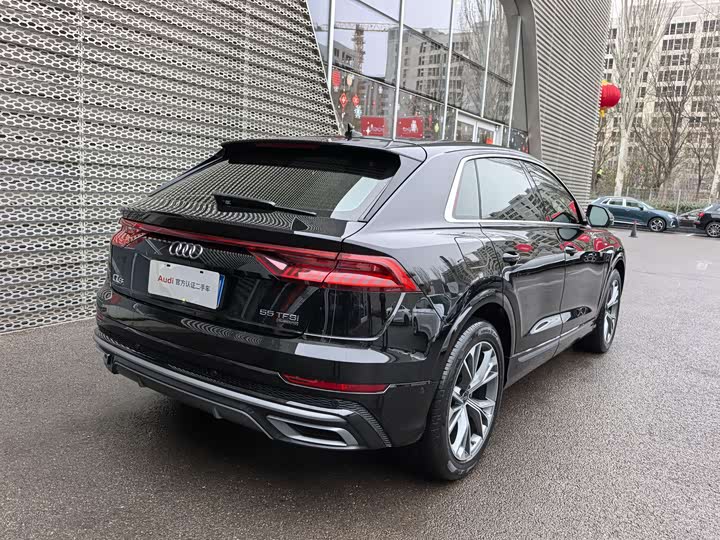 Фото 3 - Audi Q8