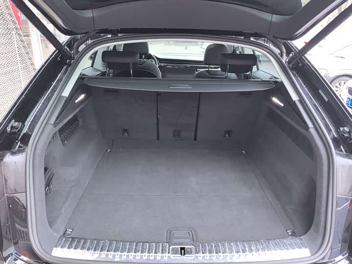 Фото 6 - Audi Q8