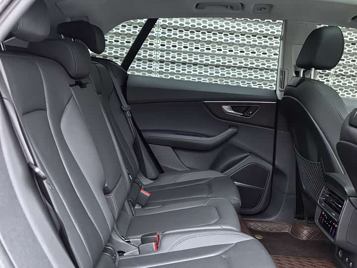 Фото 7 - Audi Q8