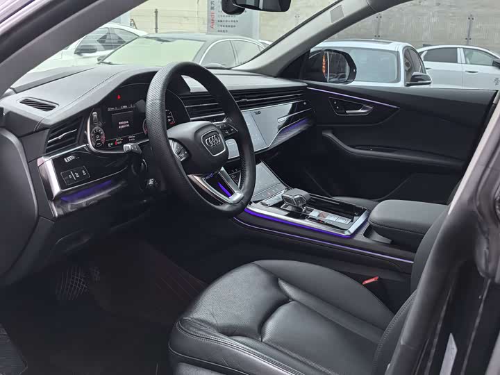 Фото 8 - Audi Q8