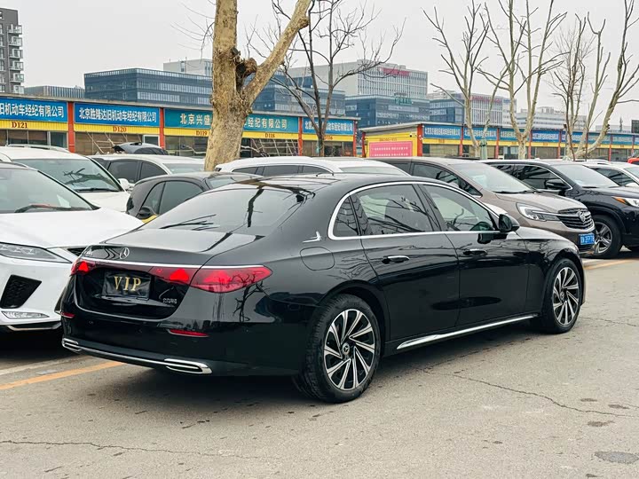 Фото 4 - Mercedes-Benz E-Class