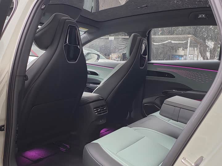 Фото 6 - Hongqi EH7