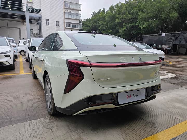 Фото 7 - Hongqi EH7