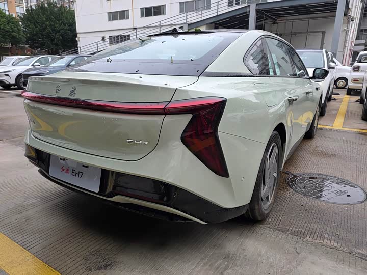 Фото 9 - Hongqi EH7