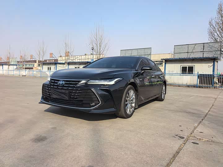 Photo 2 - Toyota Avalon