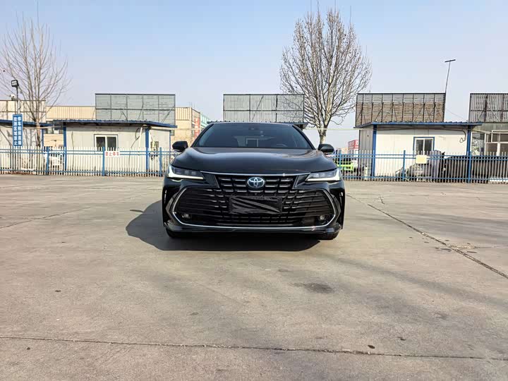 Photo 3 - Toyota Avalon