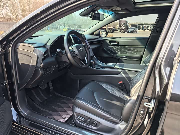 Photo 4 - Toyota Avalon