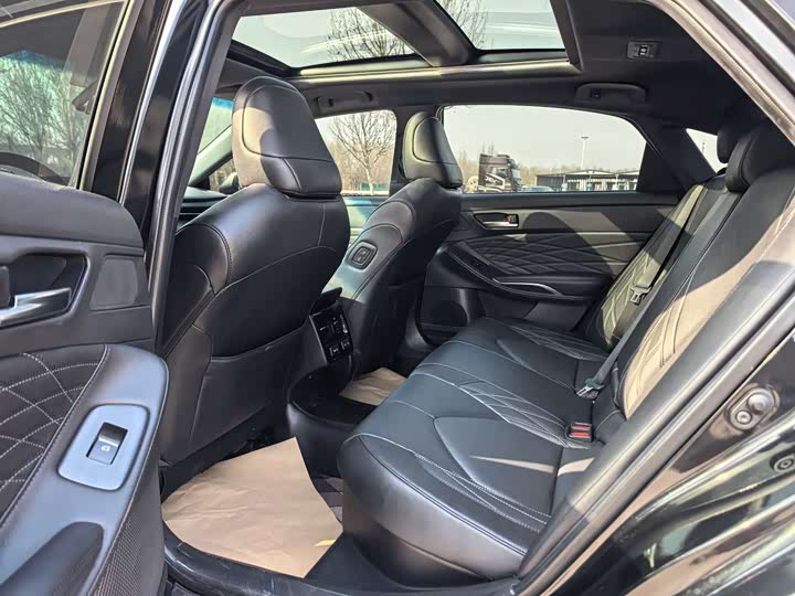 Photo 5 - Toyota Avalon