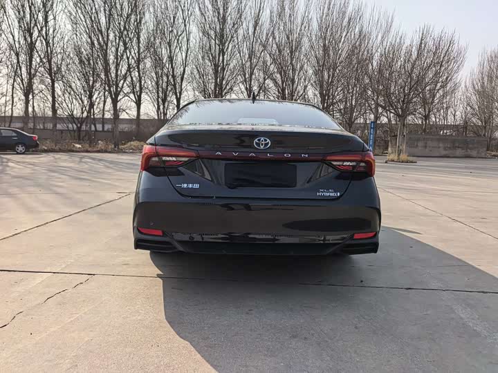 Photo 8 - Toyota Avalon