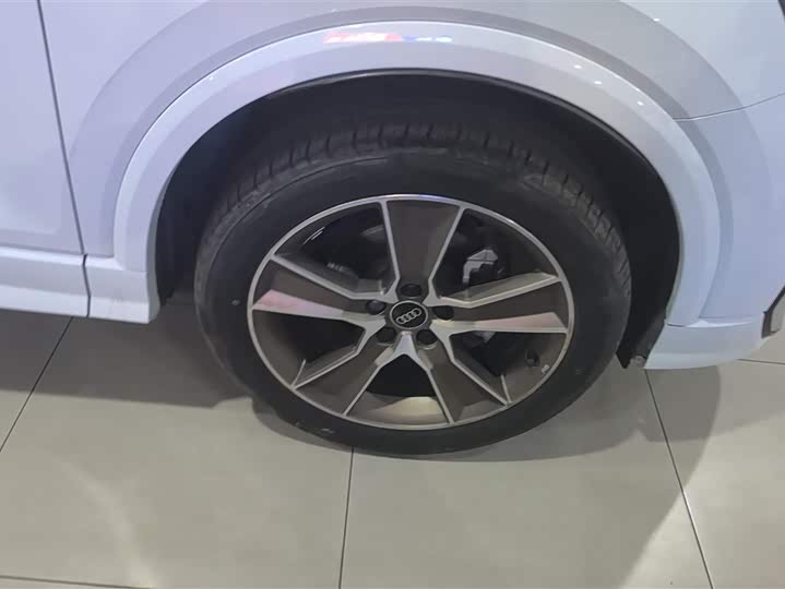 Фото 6 - Audi Q2L