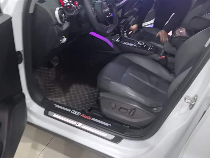 Фото 9 - Audi Q2L