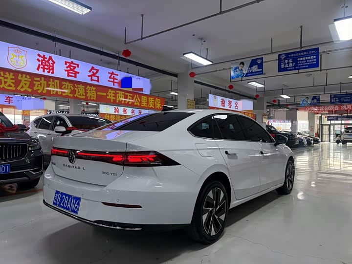 Photo 4 - Volkswagen Sagitar L