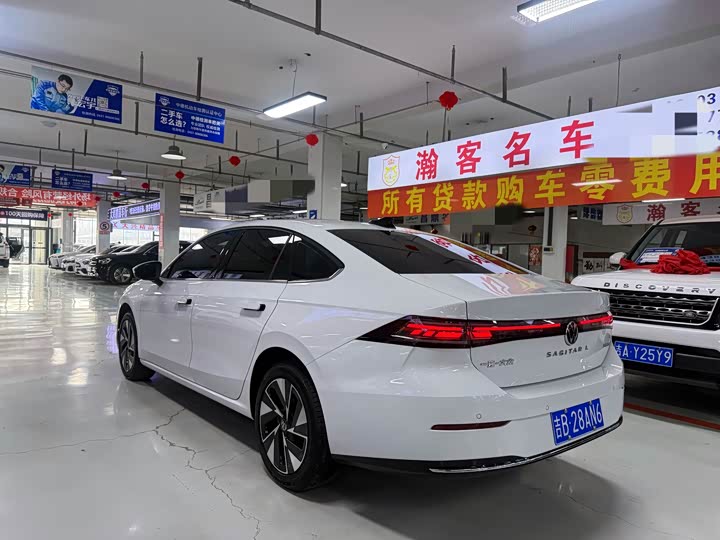 Photo 6 - Volkswagen Sagitar L